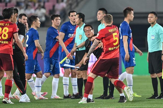 曼城欧冠出局再战英超领头羊 数据挺红军双杀