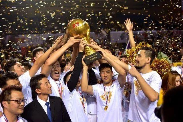 31岁伊卡尔迪身价跌至1300万欧，巅峰身价1亿欧